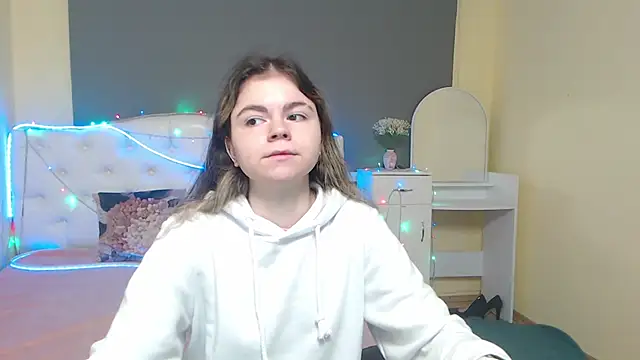 TinaRedly online show from 05/09/26, 05:22