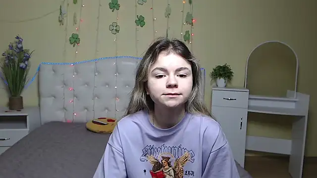 TinaRedly online show from 03/23/25, 12:47