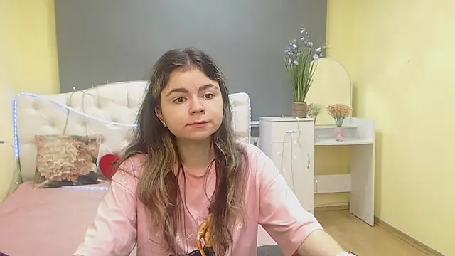 TinaRedly online show from 05/14/26, 06:10
