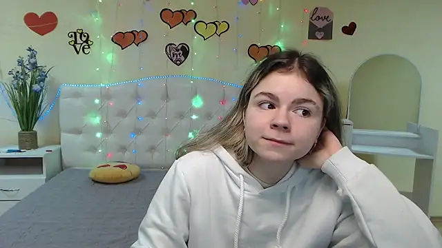 TinaRedly online show from 03/12/25, 06:32