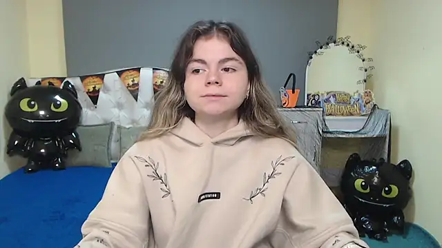 TinaRedly online show from 10/23/25, 06:01