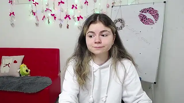 TinaRedly online show from 04/13/26, 05:28