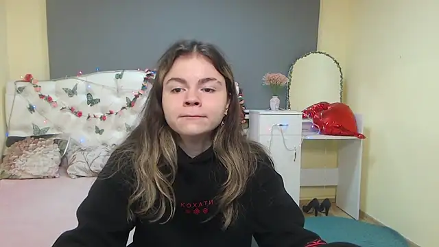 TinaRedly online show from 04/19/26, 05:25