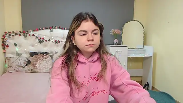 TinaRedly online show from 03/11/26, 06:40