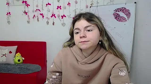 TinaRedly online show from 04/08/26, 06:09