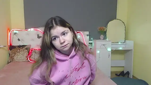 TinaRedly online show from 04/24/26, 05:53