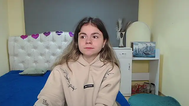 TinaRedly online show from 10/03/25, 05:47