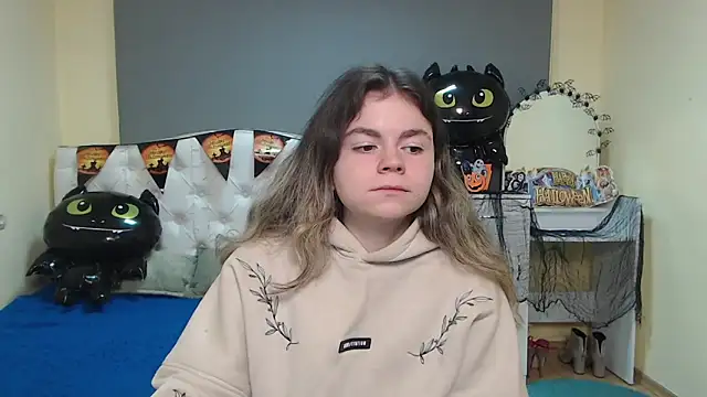 TinaRedly online show from 10/16/25, 06:21