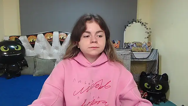 TinaRedly online show from 10/31/25, 06:43