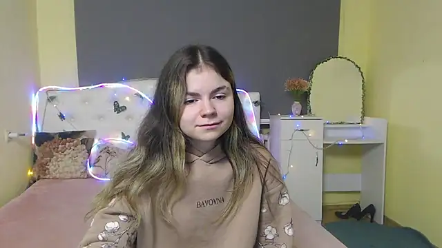 TinaRedly online show from 04/23/26, 06:53