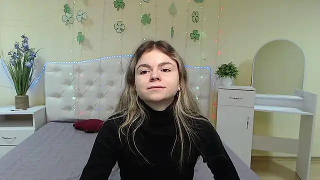 TinaRedly online show from 03/19/25, 06:23