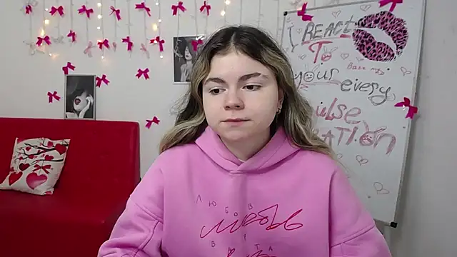 TinaRedly online show from 03/22/26, 06:20