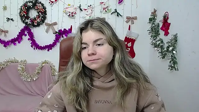 TinaRedly online show from 12/22/25, 06:41