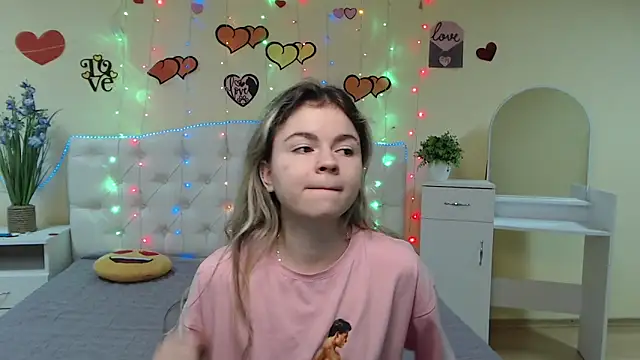 TinaRedly online show from 03/08/25, 09:39