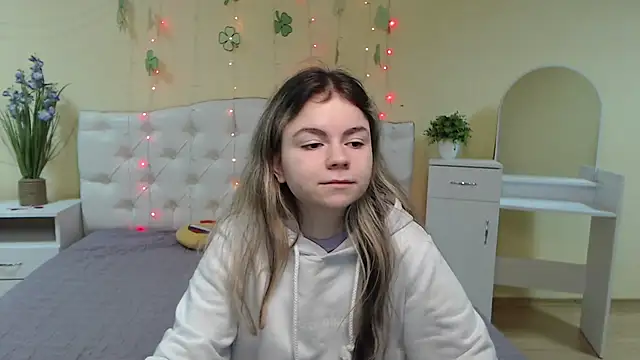 TinaRedly online show from 03/22/25, 06:03