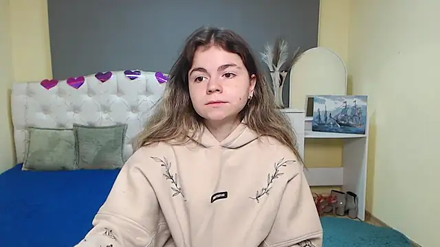 TinaRedly online show from 09/29/25, 05:47