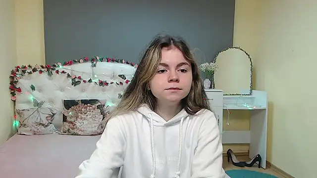 TinaRedly online show from 03/15/26, 06:15