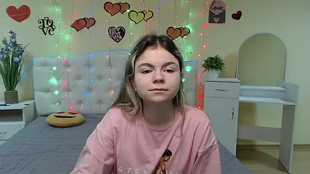 TinaRedly online show from 03/08/25, 06:32