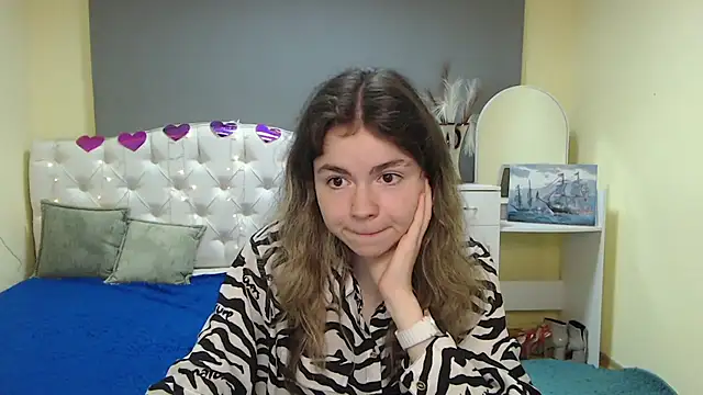 TinaRedly online show from 09/19/25, 05:28