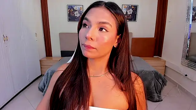 amira cute2 online show from 12/23/25, 10:47