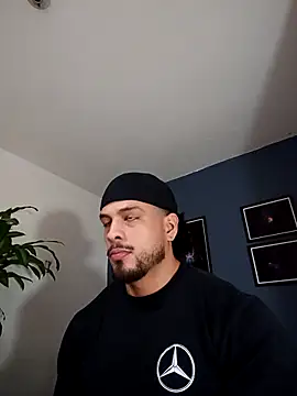 Snapshot of SilvaBranko chatting on 11/15/25, 12:03 SilvaBranko online show from 11/15/25, 12:03