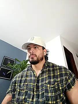 Snapshot of SilvaBranko chatting on 12/15/25, 12:05 SilvaBranko online show from 12/15/25, 12:05