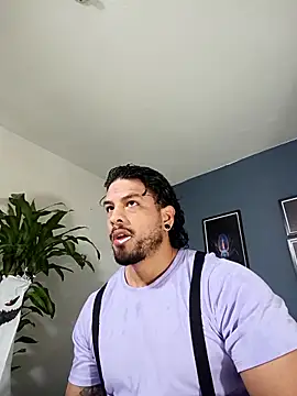 Snapshot of SilvaBranko chatting on 10/25/25, 01:05 SilvaBranko online show from 10/25/25, 01:05