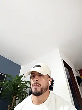 Snapshot of SilvaBranko chatting on 12/20/25, 02:03 SilvaBranko online show from 12/20/25, 02:03