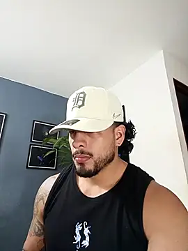 Snapshot of SilvaBranko chatting on 11/22/25, 01:59 SilvaBranko online show from 11/22/25, 01:59