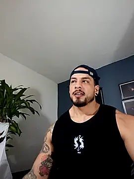 Snapshot of SilvaBranko chatting on 10/21/25, 12:11 SilvaBranko online show from 10/21/25, 12:11