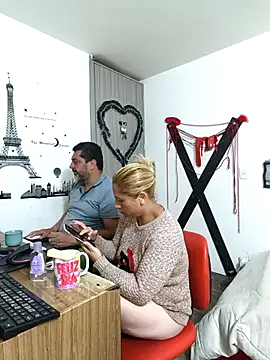 Snapshot of hotandfierylatinos2023 chatting on 10/16/25, 09:39 hotandfierylatinos2023 online show from 10/16/25, 09:39