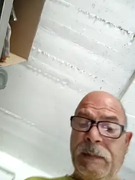 bottomhairy online show from 05/06/26, 11:47