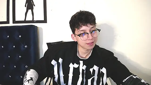  Thomas hot  online show from 10/31/25, 04:20