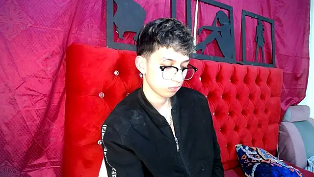 Snapshot of _Thomas_hot_ chatting on 03/20/25, 06:52 Thomas hot online show from 03/20/25, 06:52