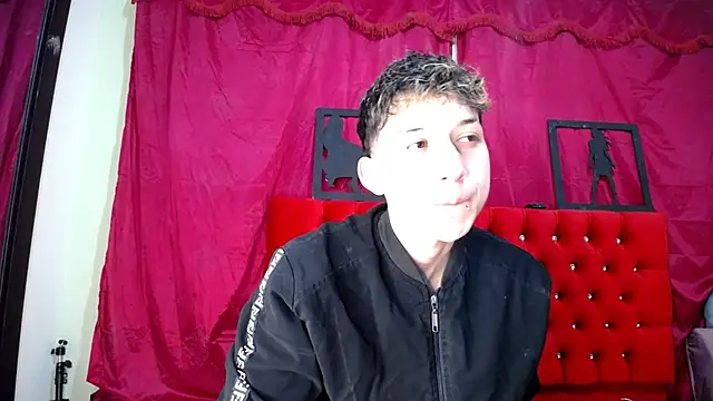 Snapshot of _Thomas_hot_ chatting on 03/13/25, 12:27 Thomas hot online show from 03/13/25, 12:27
