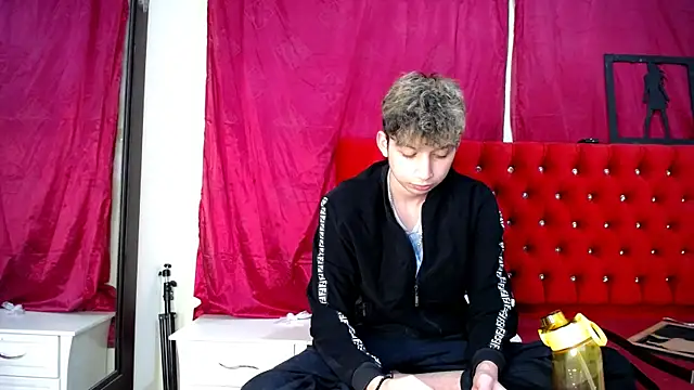 Snapshot of _Thomas_hot_ chatting on 03/04/25, 07:08 Thomas hot online show from 03/04/25, 07:08