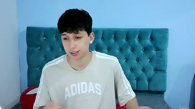  Thomas hot  online show from 12/18/25, 03:22