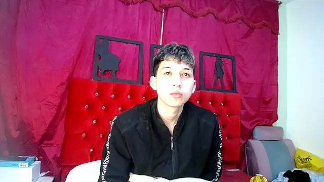 Snapshot of _Thomas_hot_ chatting on 03/18/25, 06:28 Thomas hot online show from 03/18/25, 06:28