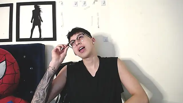  Thomas hot  online show from 11/12/25, 06:17