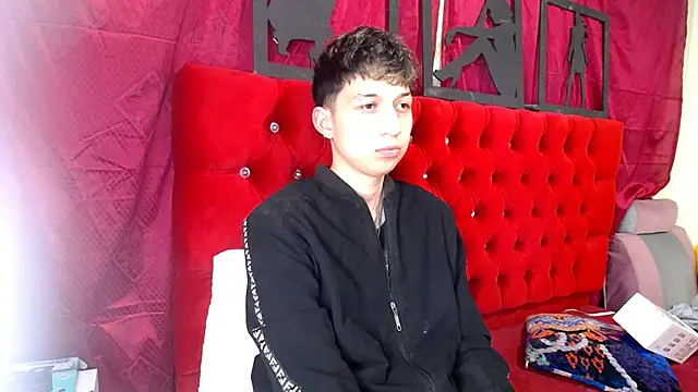 Snapshot of _Thomas_hot_ chatting on 03/20/25, 12:40 Thomas hot online show from 03/20/25, 12:40