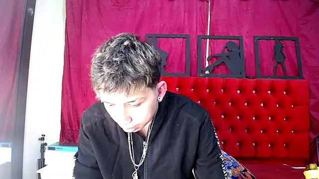 Snapshot of _Thomas_hot_ chatting on 03/18/25, 07:12 Thomas hot online show from 03/18/25, 07:12