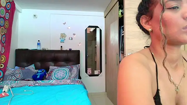 megan collins96 online show from 11/18/25, 03:37