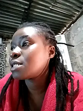 Snapshot of lauraporsi chatting on 02/17/25, 05:47 lauraporsi online show from 02/17/25, 05:47