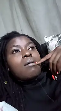 Snapshot of lauraporsi chatting on 02/19/25, 06:33 lauraporsi online show from 02/19/25, 06:33