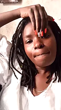 Snapshot of lauraporsi chatting on 02/18/25, 01:11 lauraporsi online show from 02/18/25, 01:11