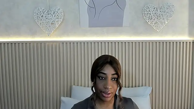 Snapshot of charlottebrowns_ chatting on 11/29/25, 01:00 charlottebrowns online show from 11/29/25, 01:00