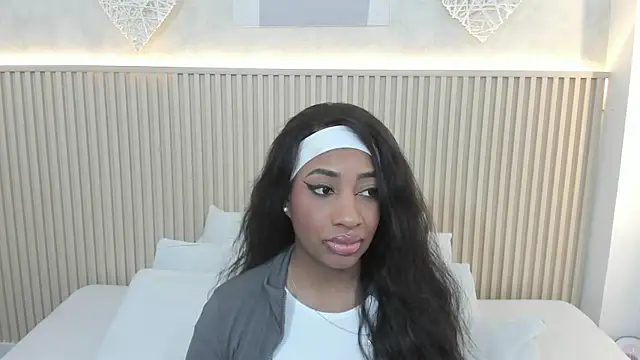 Snapshot of charlottebrowns_ chatting on 10/16/25, 12:13 charlottebrowns online show from 10/16/25, 12:13