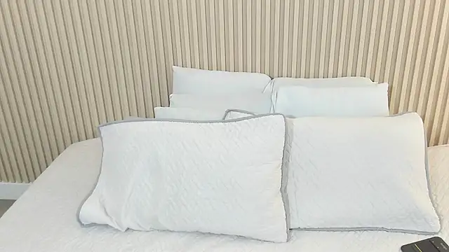 Snapshot of charlottebrowns_ chatting on 12/16/25, 01:04 charlottebrowns online show from 12/16/25, 01:04