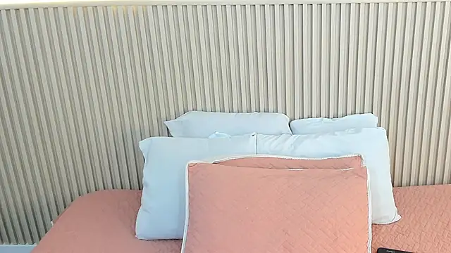 Snapshot of charlottebrowns_ chatting on 09/18/25, 12:19 charlottebrowns online show from 09/18/25, 12:19