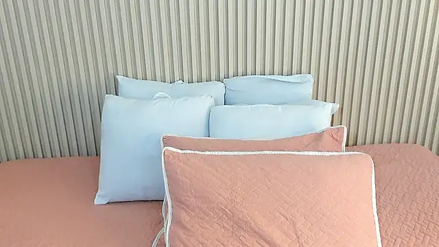 Snapshot of charlottebrowns_ chatting on 11/11/25, 12:11 charlottebrowns online show from 11/11/25, 12:11